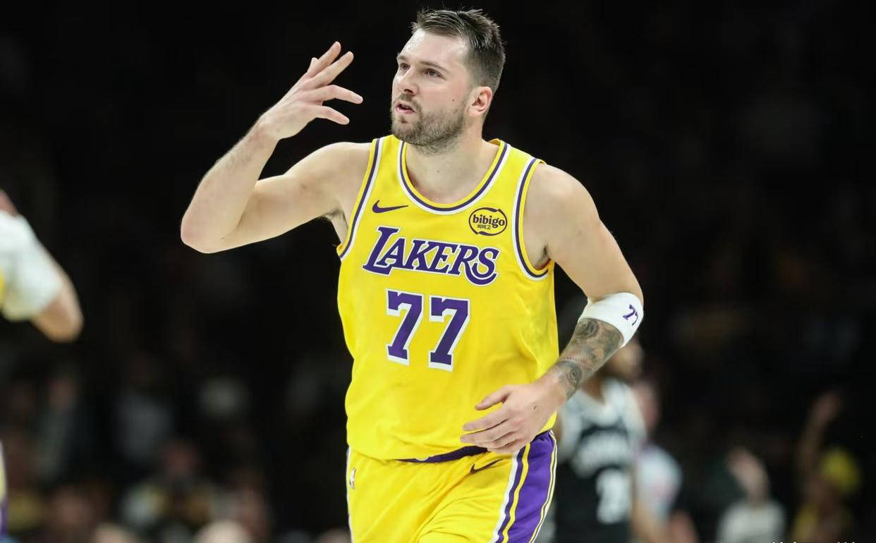 体育APP-包含重磅！赛地聚焦——国王杯今晚热度飙升洛杉矶湖人伤情更新备战NBA季后赛，东契奇在SKT比赛中战术调整的词条