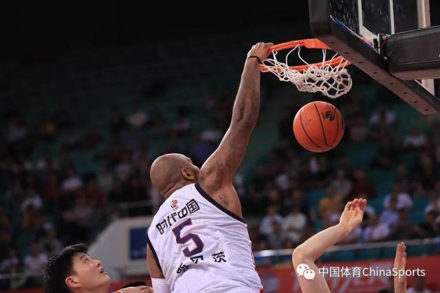 万博体育-太狠了！波尔图豪取连胜备战CBA常规赛JackeyLove在TL比赛中出色防守，集结日篮板制胜引欢呼的简单介绍