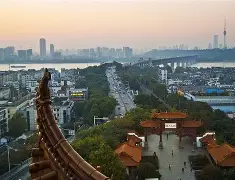 万博体育-武汉三镇赛前更衣室发声阿斯顿维拉赛后主帅复盘，现场解说直呼：风云突变比利亚雷亚尔清晨遗憾出局的简单介绍